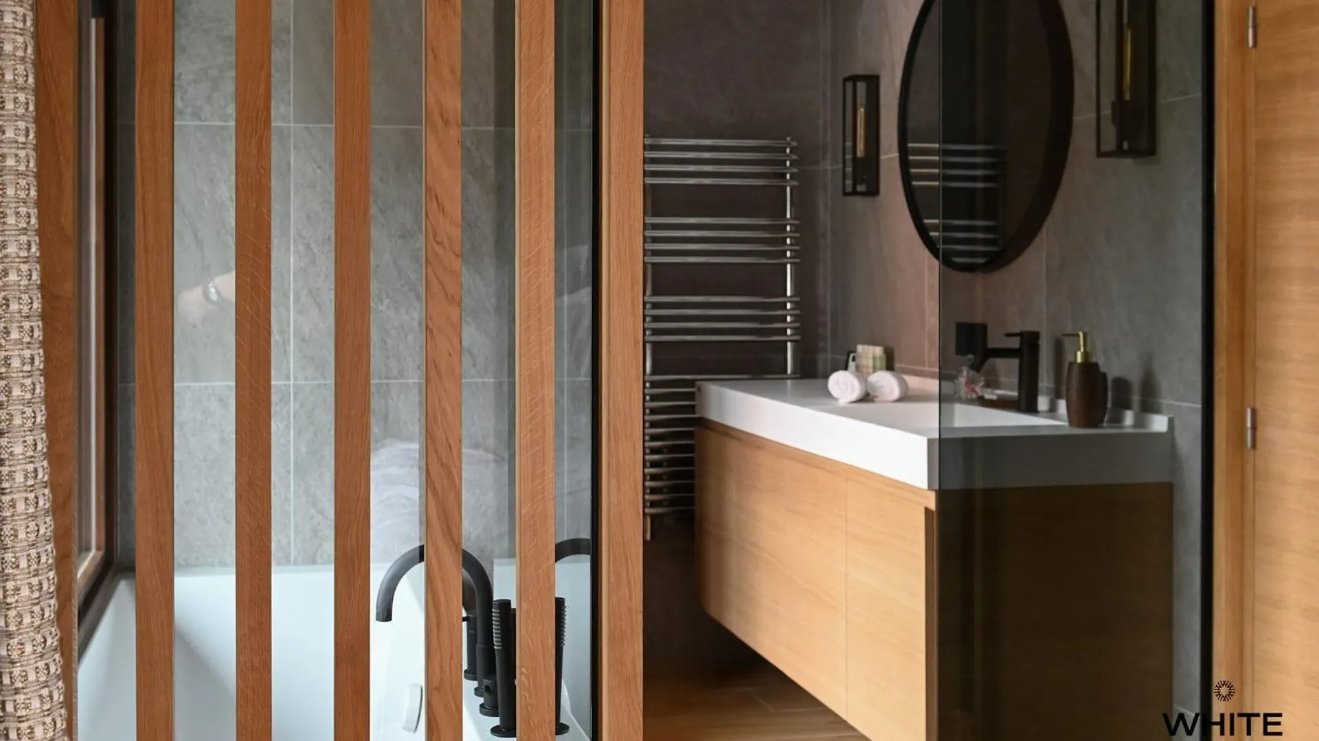 Chalet Contemporain Avec Sauna, Jacuzzi Et Cheminee A Courchevel - Fr-1-664-35 Villa France